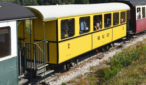 Rhb Velay Express BC 105 Zweiachswagen gelb.