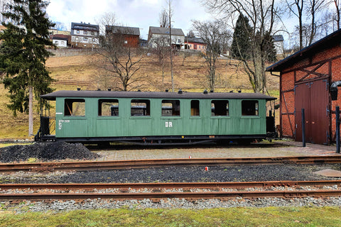 DR 970-320 mit Holz-Wagenkasten