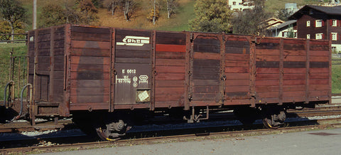 Rhb E 6635 Bretter-Hochbordwagen mit Blechtafel